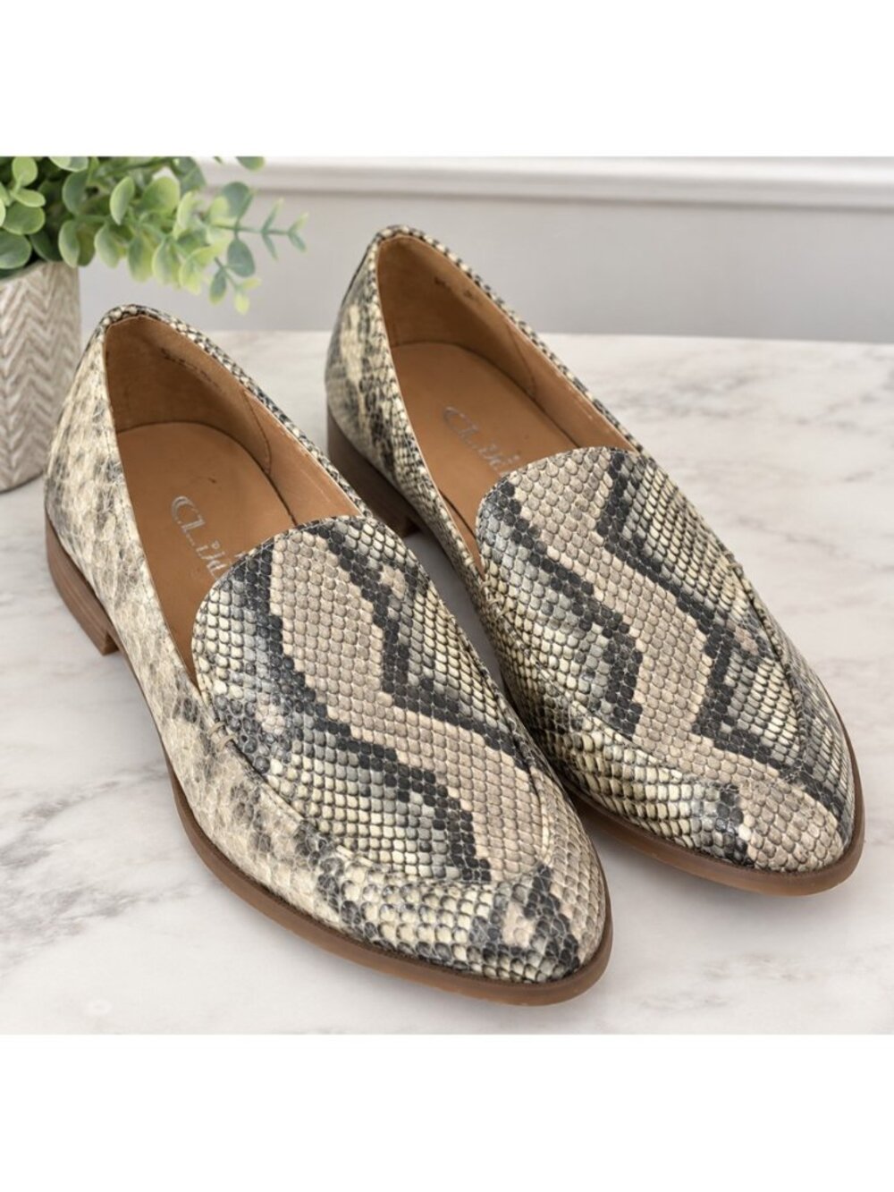 Women’s Snake Print Loafers Flats Size 7.5 Neutral Beige Black Slip-On Shoes